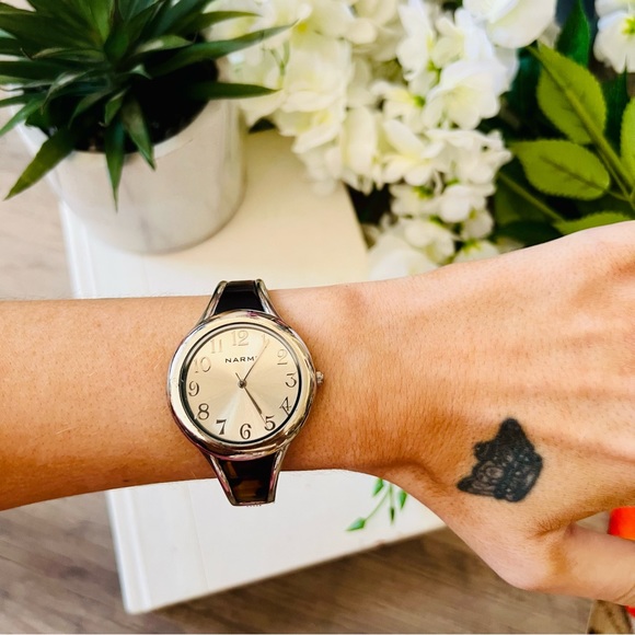 Narmi Tortoise Shell Cuff Watch - Picture 10 of 10